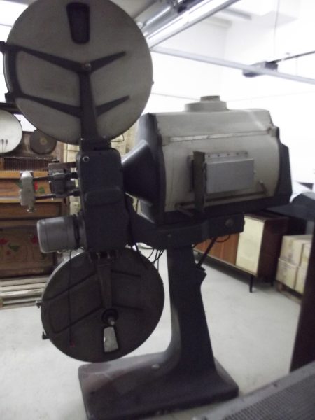 Kino-projektor Iskra 35, KN-4