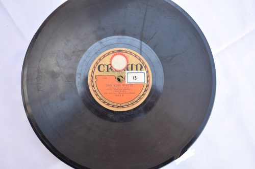 Bakelitna Ploča – The Kiss Waltz