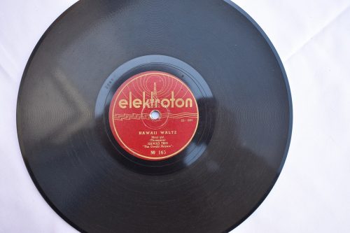 Bakelitna Ploča – Hawaii Waltz