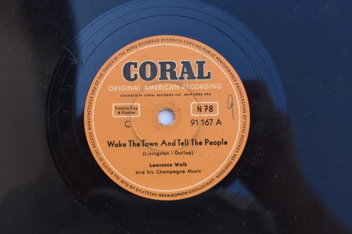 Bakelitna Ploča – Wake The Town and Tell The People