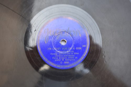 Bakelitna Ploča – I’m Lucky Son of a Gun