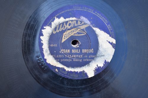 Bakelitna Ploča – Jedan Mali Brodić